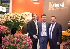 The men of Könst; Tjerk Veening, Bart Tesselaar and Rodrigo Rolon. They had a good fair and it struck Tjerk that there were more Iranians, wich are his customers, on the fair than before.
